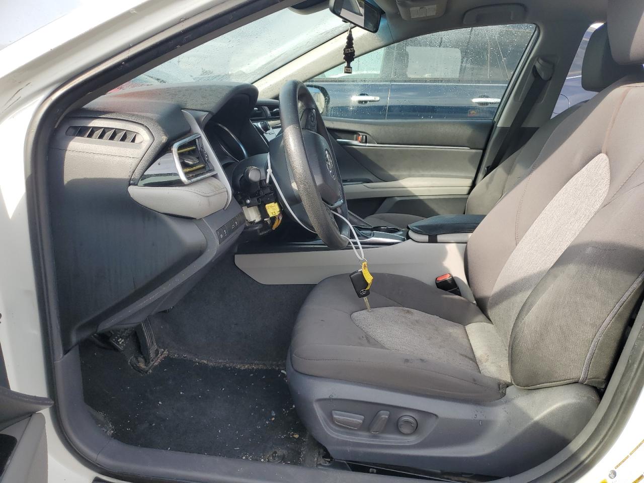 2018 TOYOTA CAMRY LE photo 19