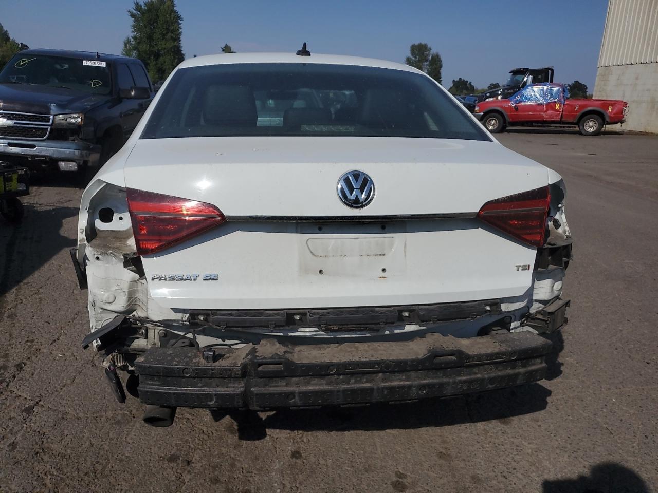 2017 VOLKSWAGEN PASSAT SE photo 11