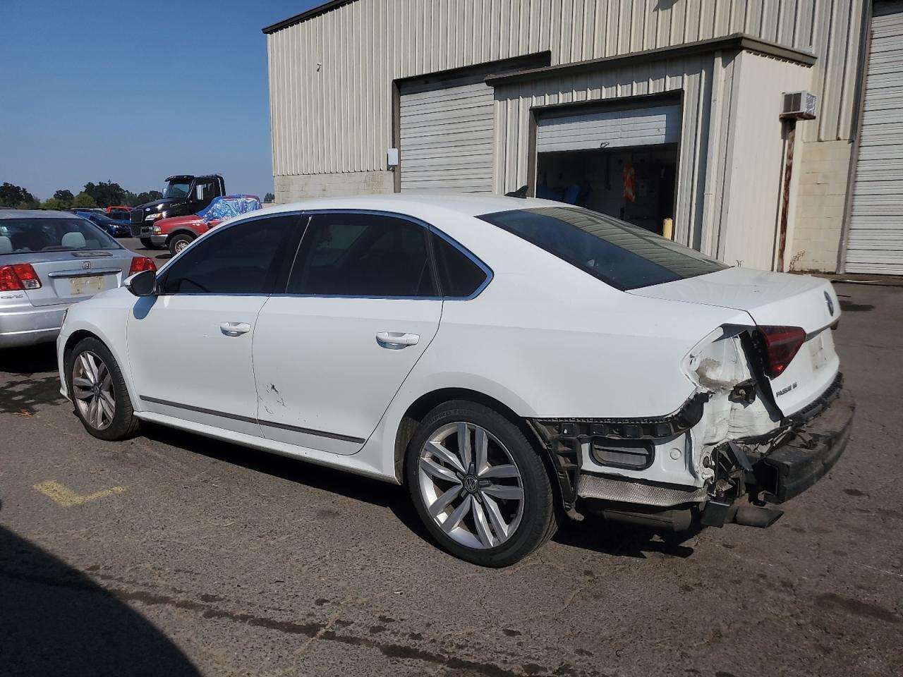 2017 VOLKSWAGEN PASSAT SE photo 3