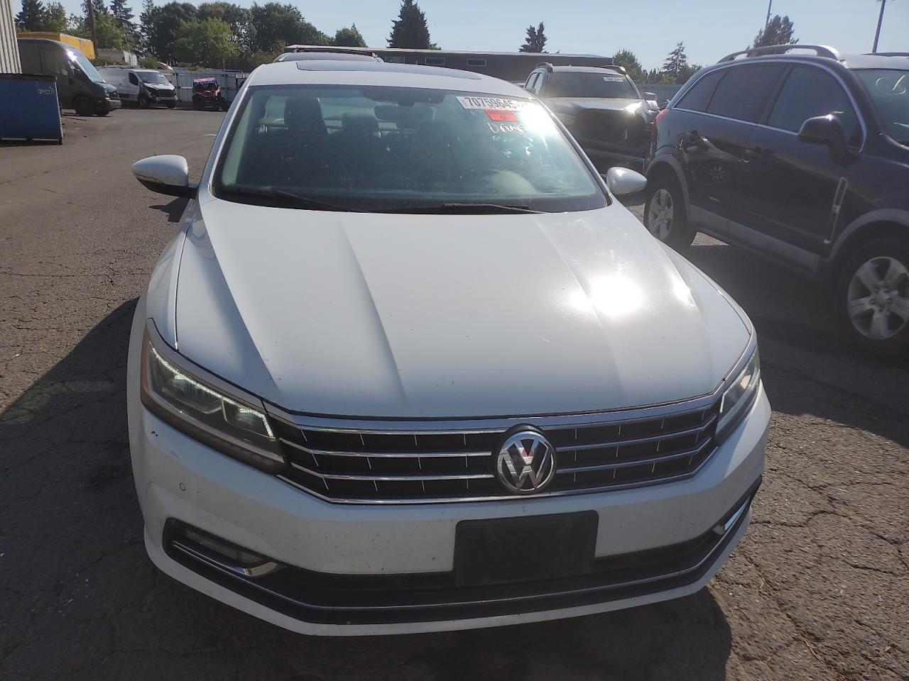 2017 VOLKSWAGEN PASSAT SE photo 9