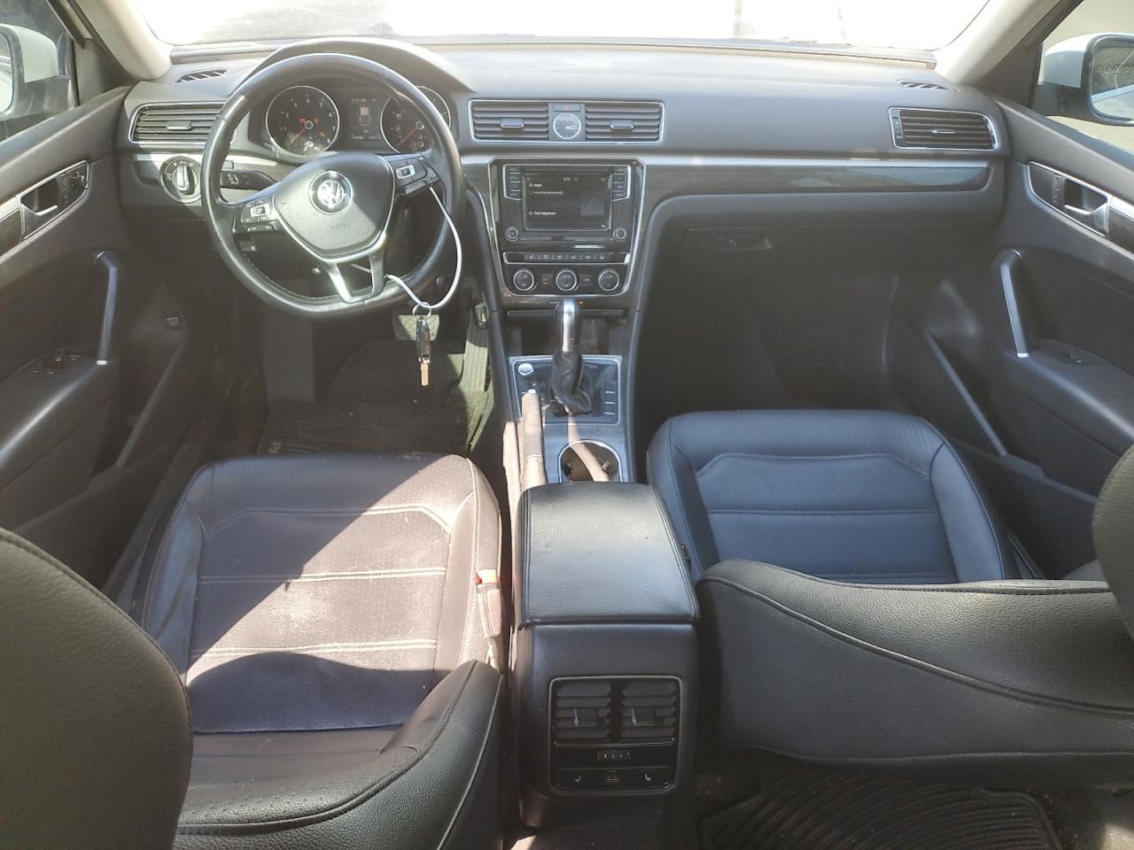 2017 VOLKSWAGEN PASSAT SE photo 15