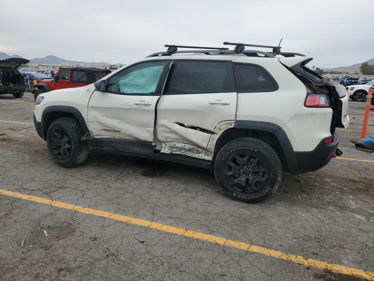 2019 JEEP CHEROKEE TRAILHAWK photo 2