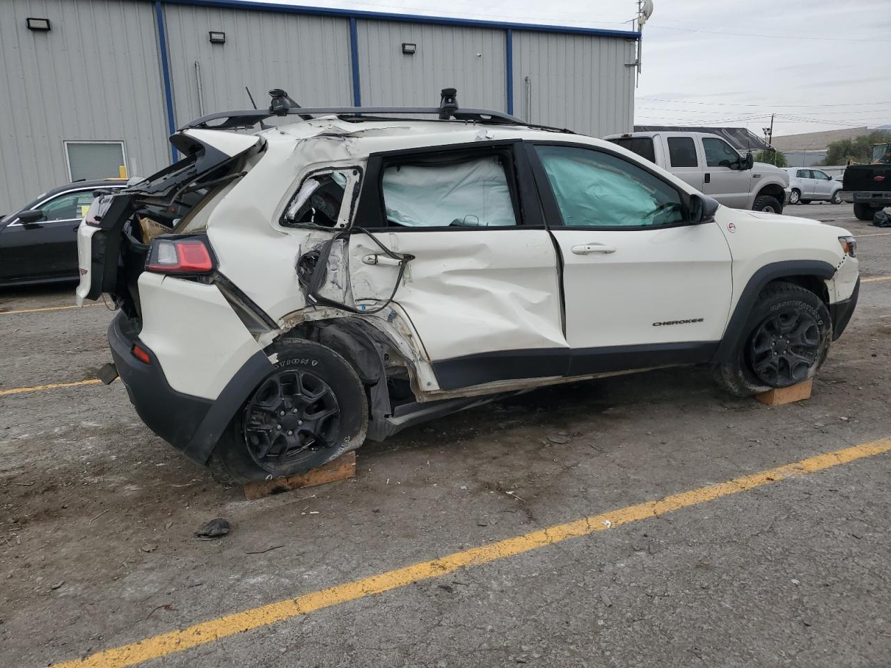 2019 JEEP CHEROKEE TRAILHAWK photo 3