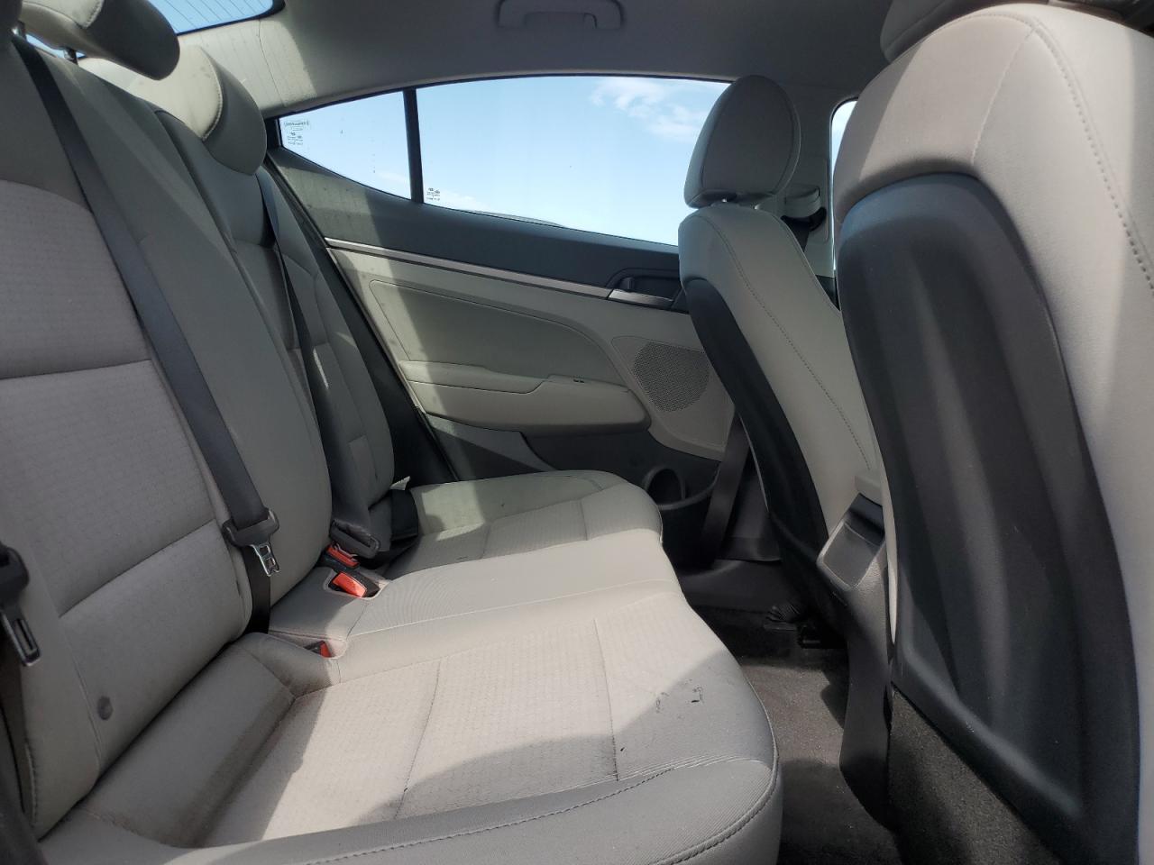 2017 HYUNDAI ELANTRA SE photo 10