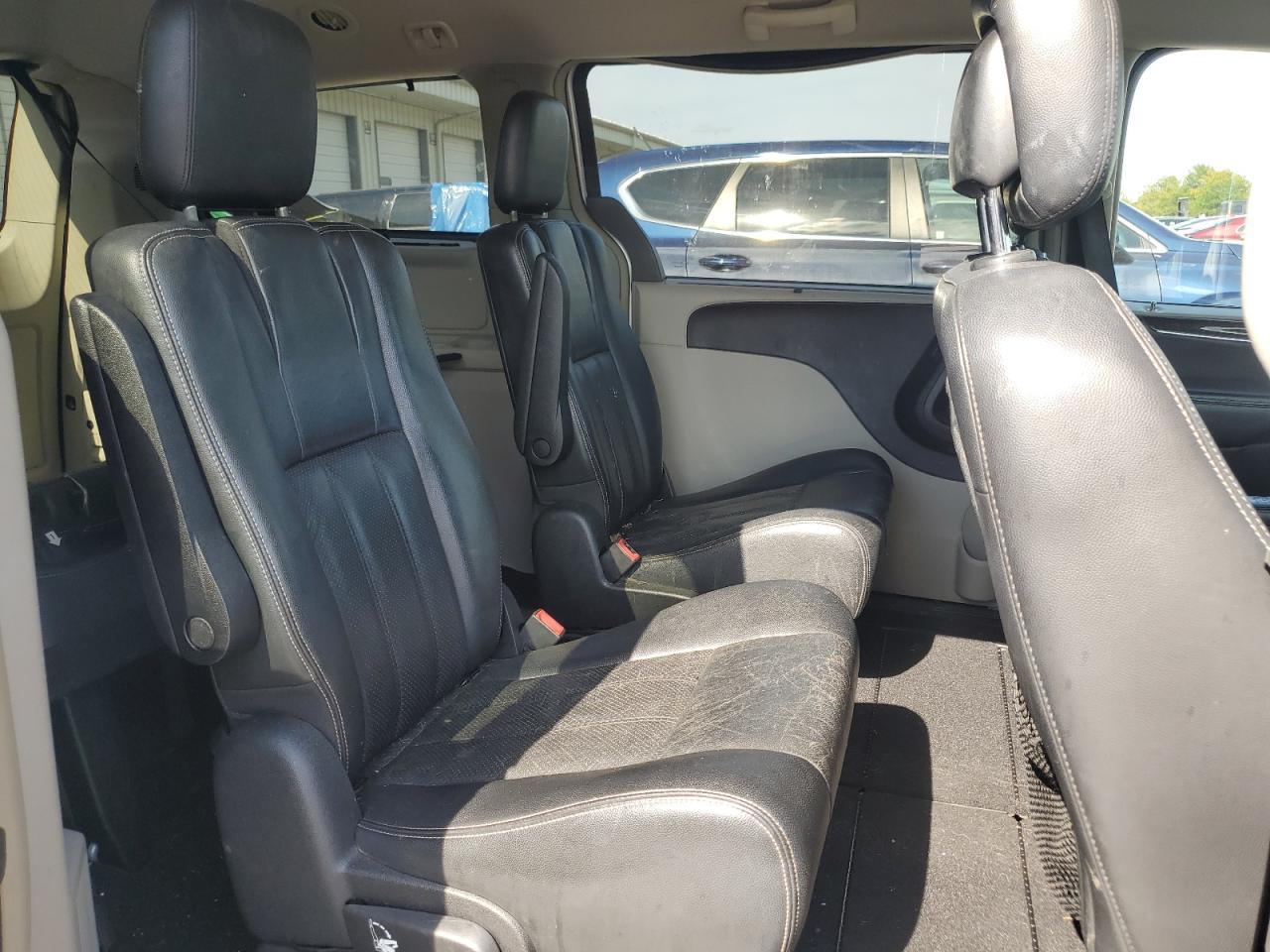2011 CHRYSLER TOWN & COUNTRY TOURING L photo 11