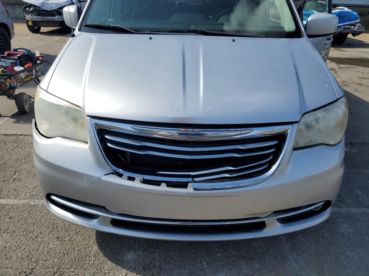 2011 CHRYSLER TOWN & COUNTRY TOURING L photo 12