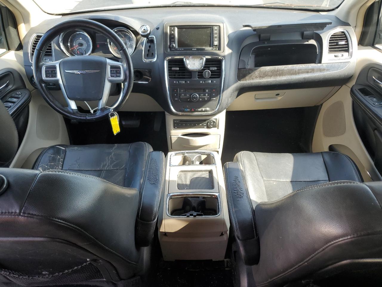 2011 CHRYSLER TOWN & COUNTRY TOURING L photo 8