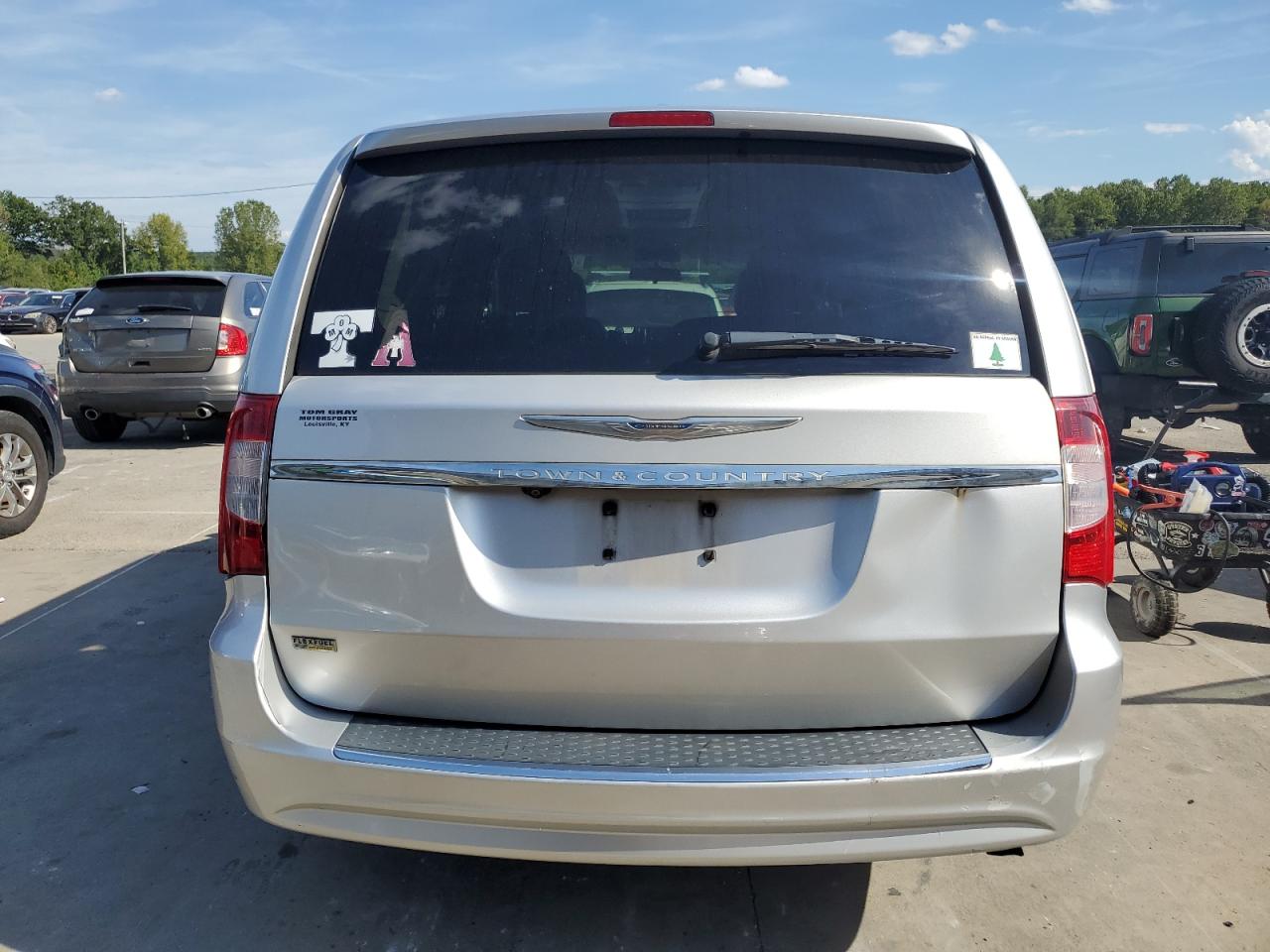 2011 CHRYSLER TOWN & COUNTRY TOURING L photo 6