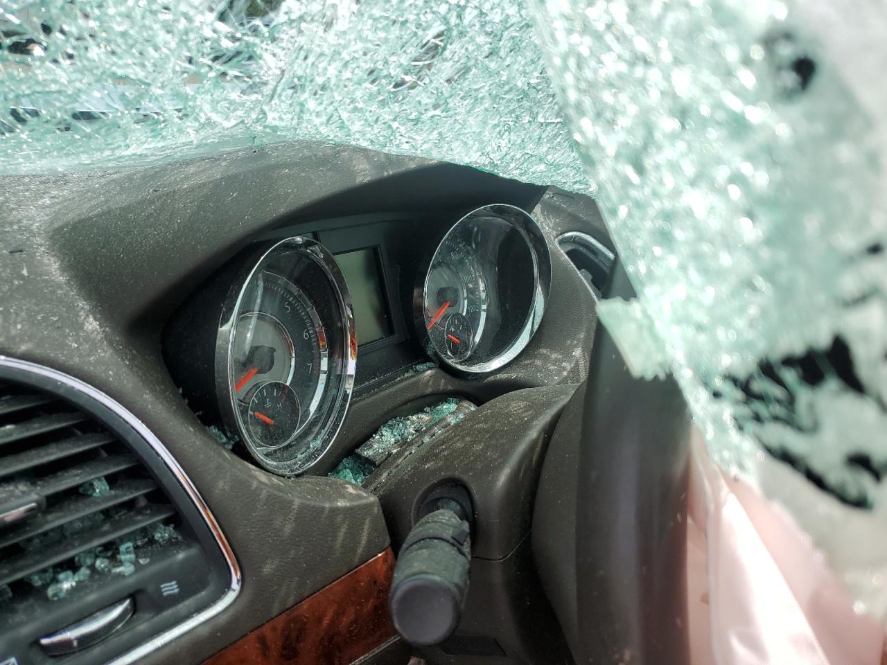 2013 CHRYSLER TOWN & COUNTRY TOURING photo 9