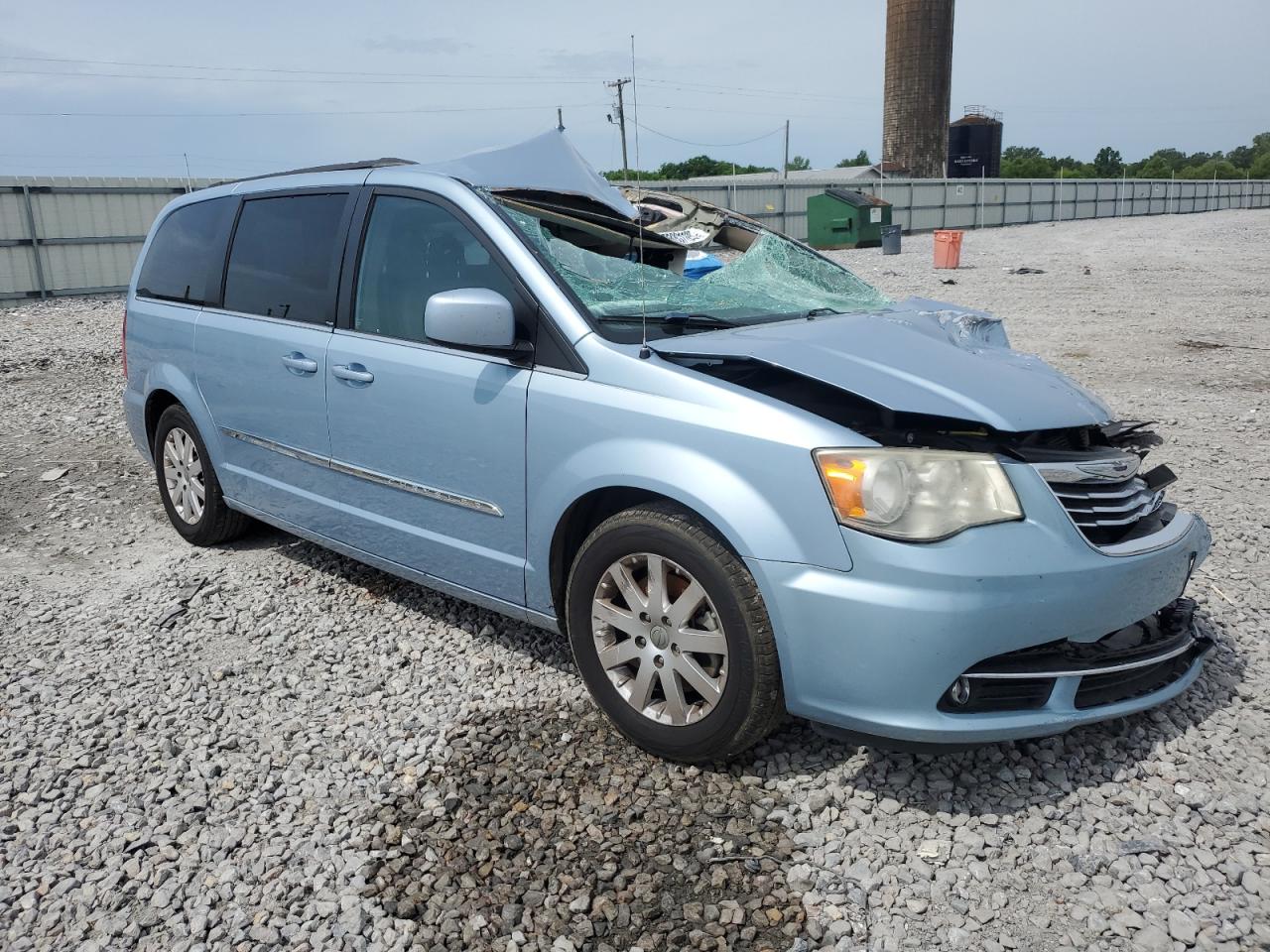 2013 CHRYSLER TOWN & COUNTRY TOURING photo 4