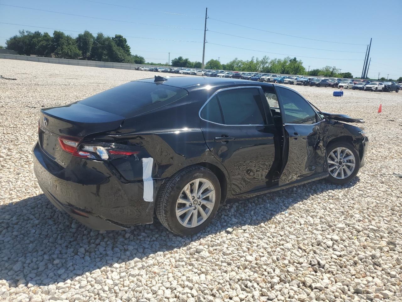 2022 TOYOTA CAMRY LE photo 5