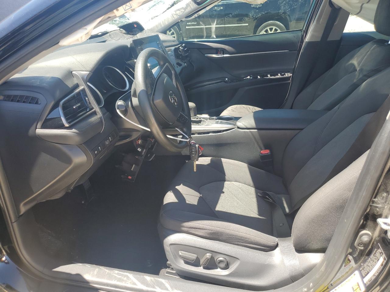 2022 TOYOTA CAMRY LE photo 13