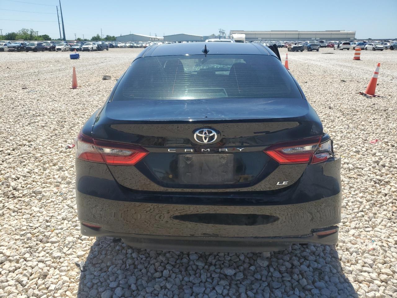 2022 TOYOTA CAMRY LE photo 11