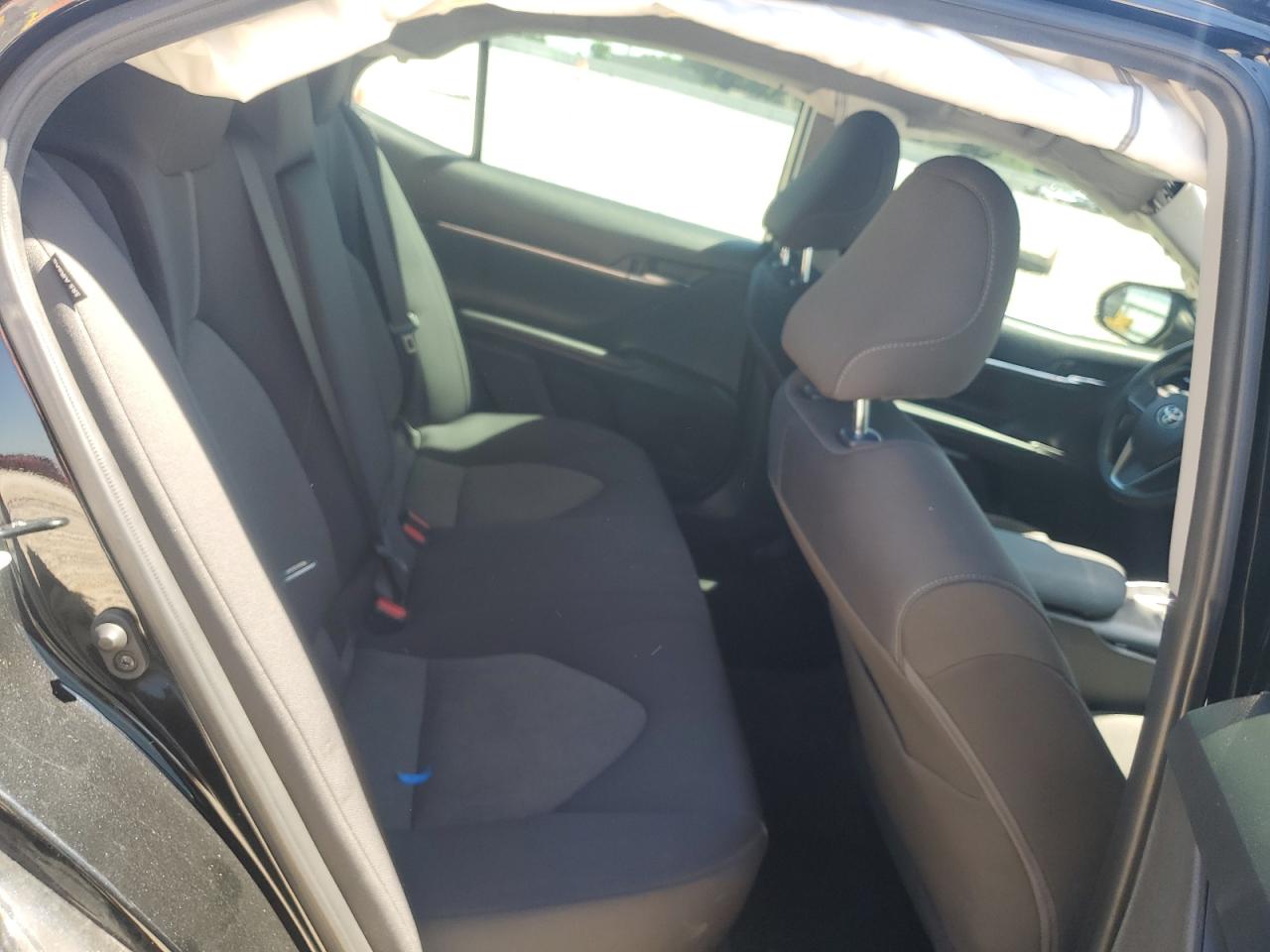 2022 TOYOTA CAMRY LE photo 19