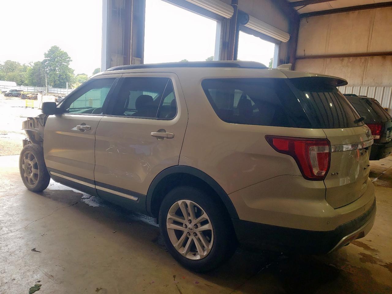 2017 FORD EXPLORER XLT photo 2
