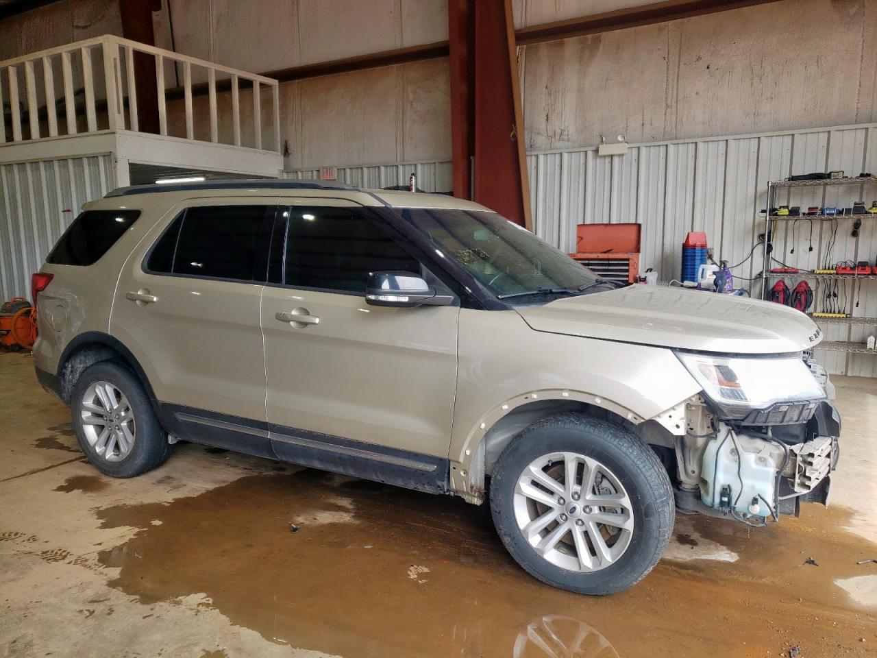 2017 FORD EXPLORER XLT photo 4