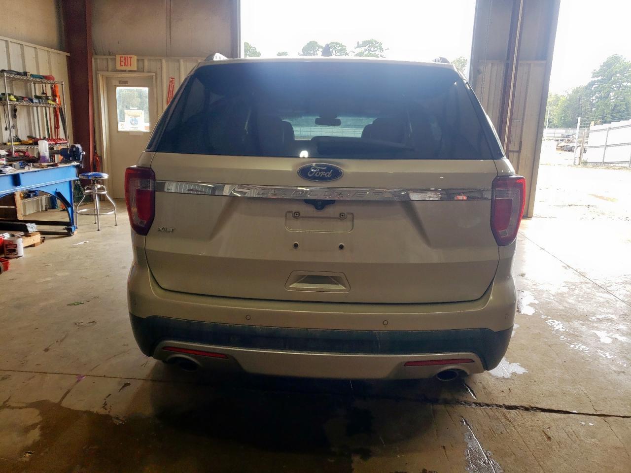 2017 FORD EXPLORER XLT photo 6