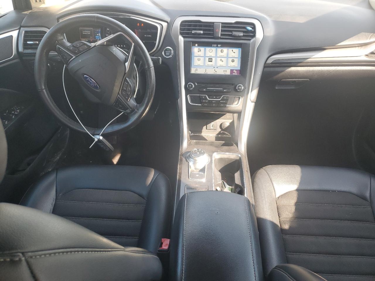 2017 FORD FUSION SE photo 8