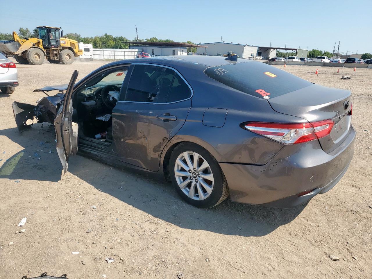 2020 TOYOTA CAMRY LE photo 4