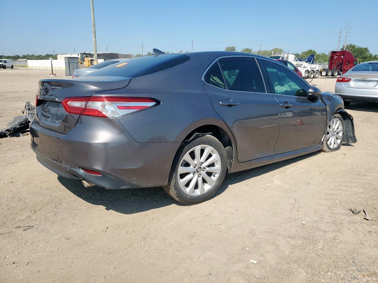 2020 TOYOTA CAMRY LE photo 7