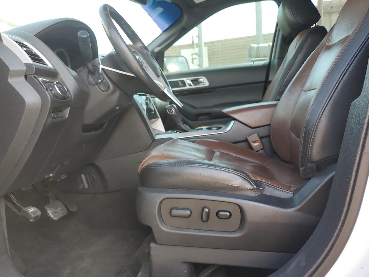 2015 FORD EXPLORER photo 19