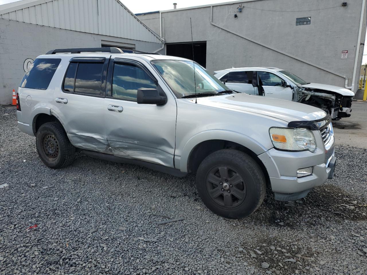 2010 FORD EXPLORER XLT photo 4