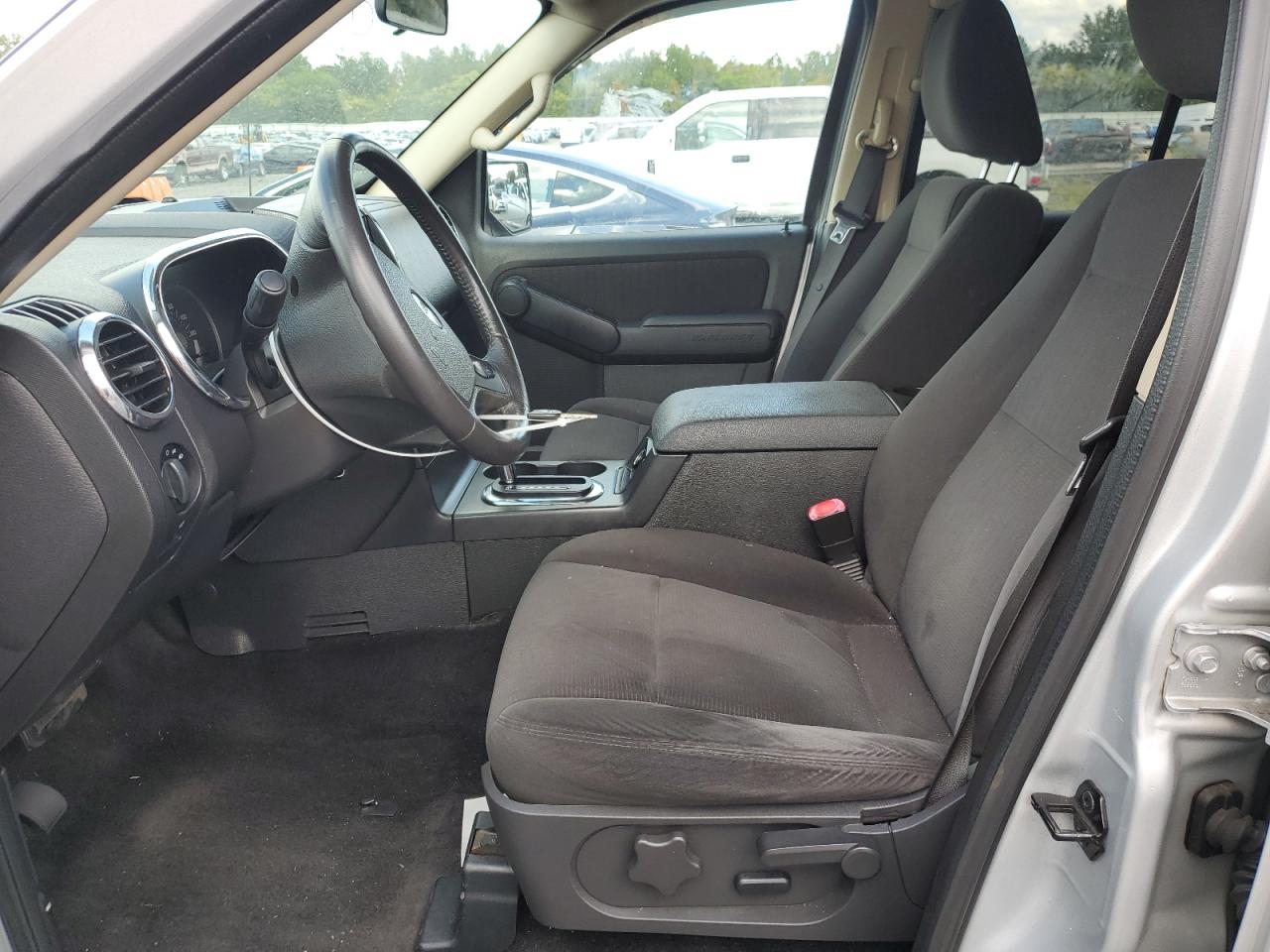 2010 FORD EXPLORER XLT photo 7