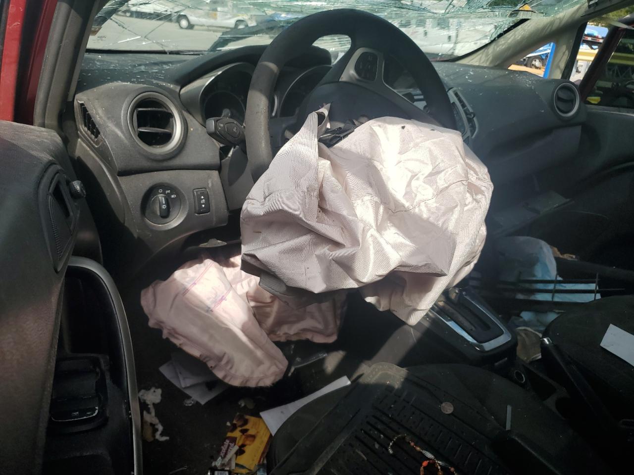 2011 FORD FIESTA SE photo 8