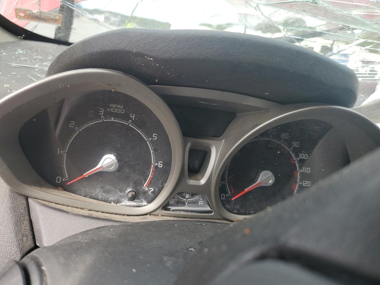 2011 FORD FIESTA SE photo 9