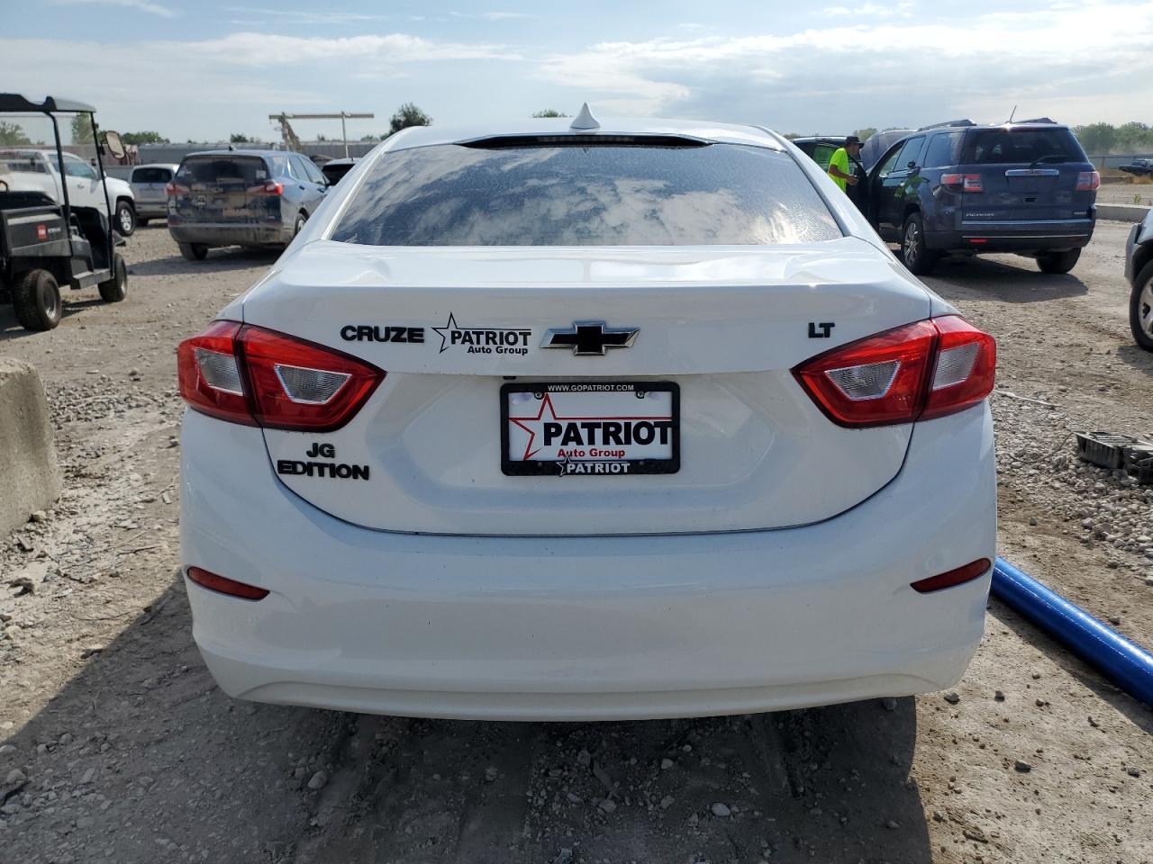 2019 CHEVROLET CRUZE LT photo 16