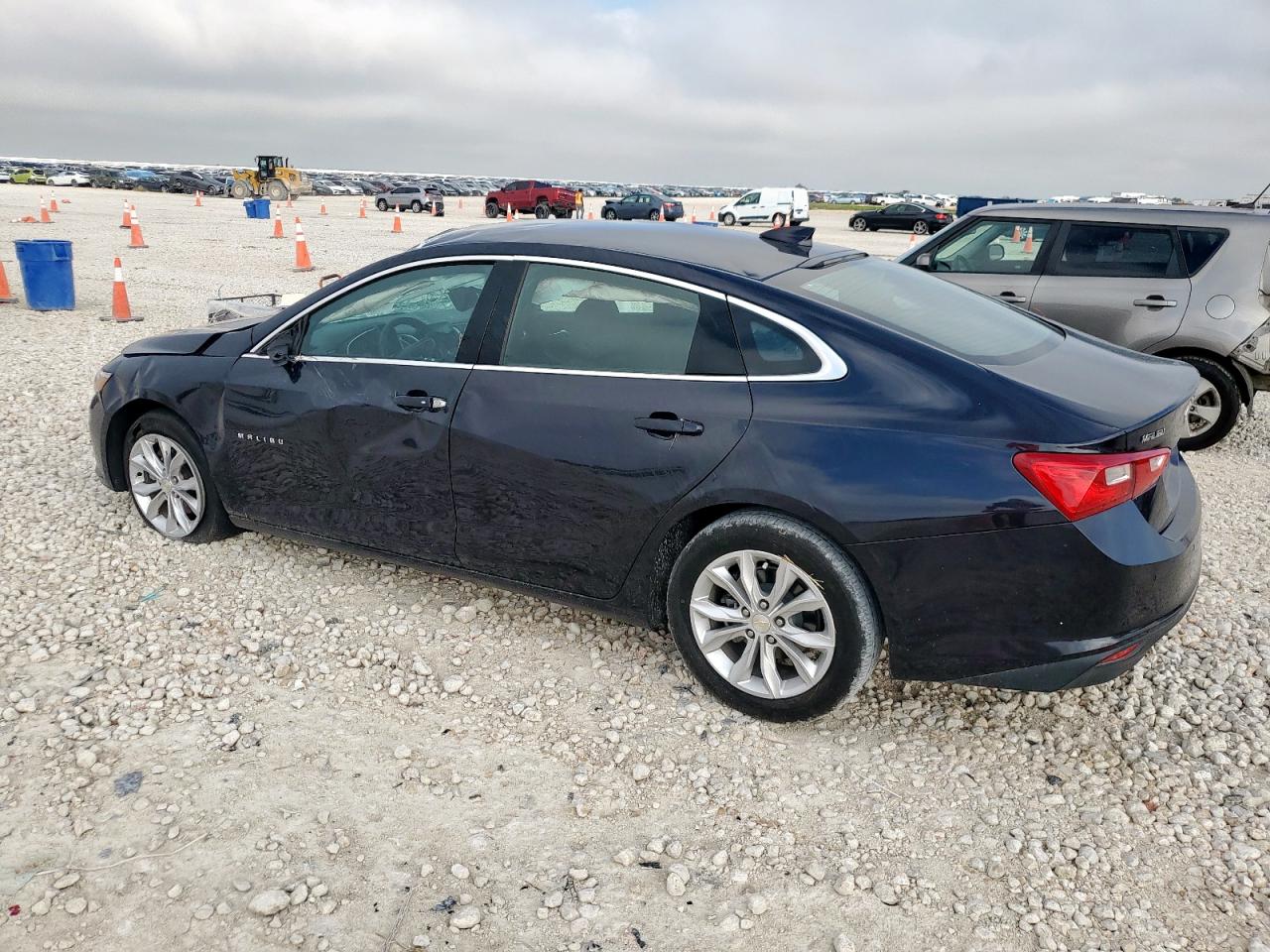 2023 CHEVROLET MALIBU LT photo 2