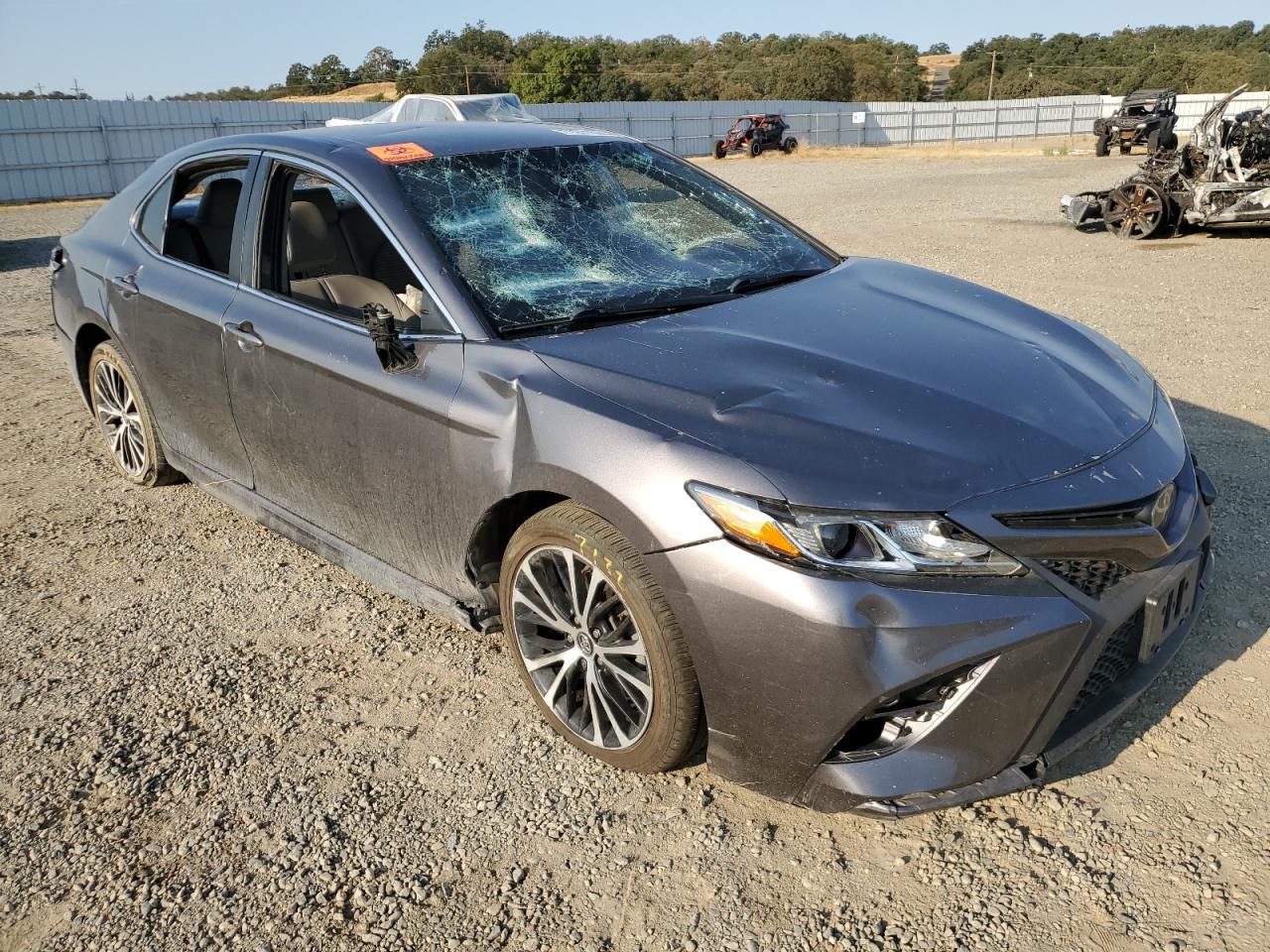 2020 TOYOTA CAMRY SE photo 4