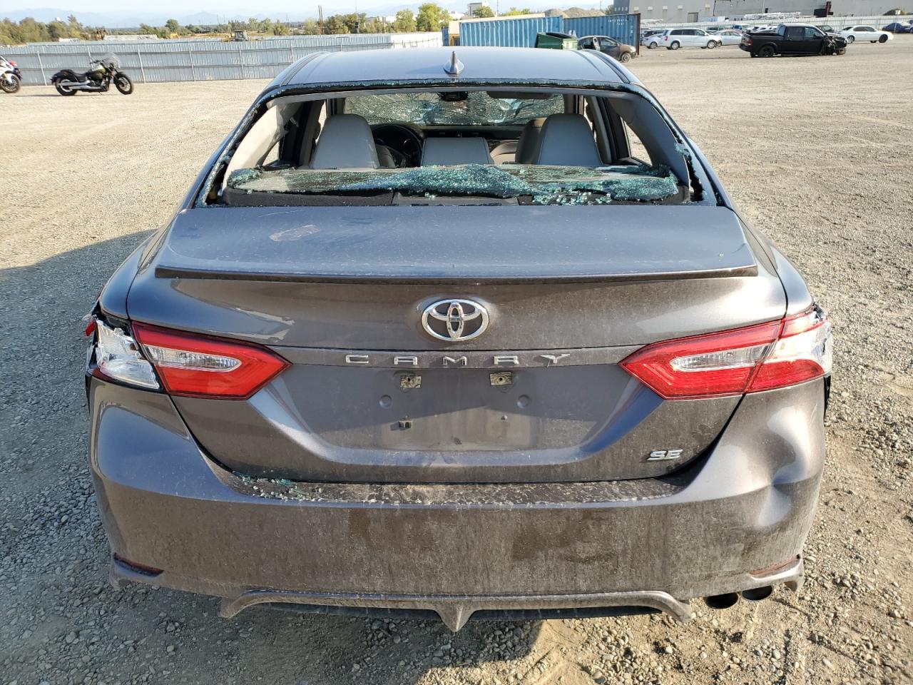 2020 TOYOTA CAMRY SE photo 6