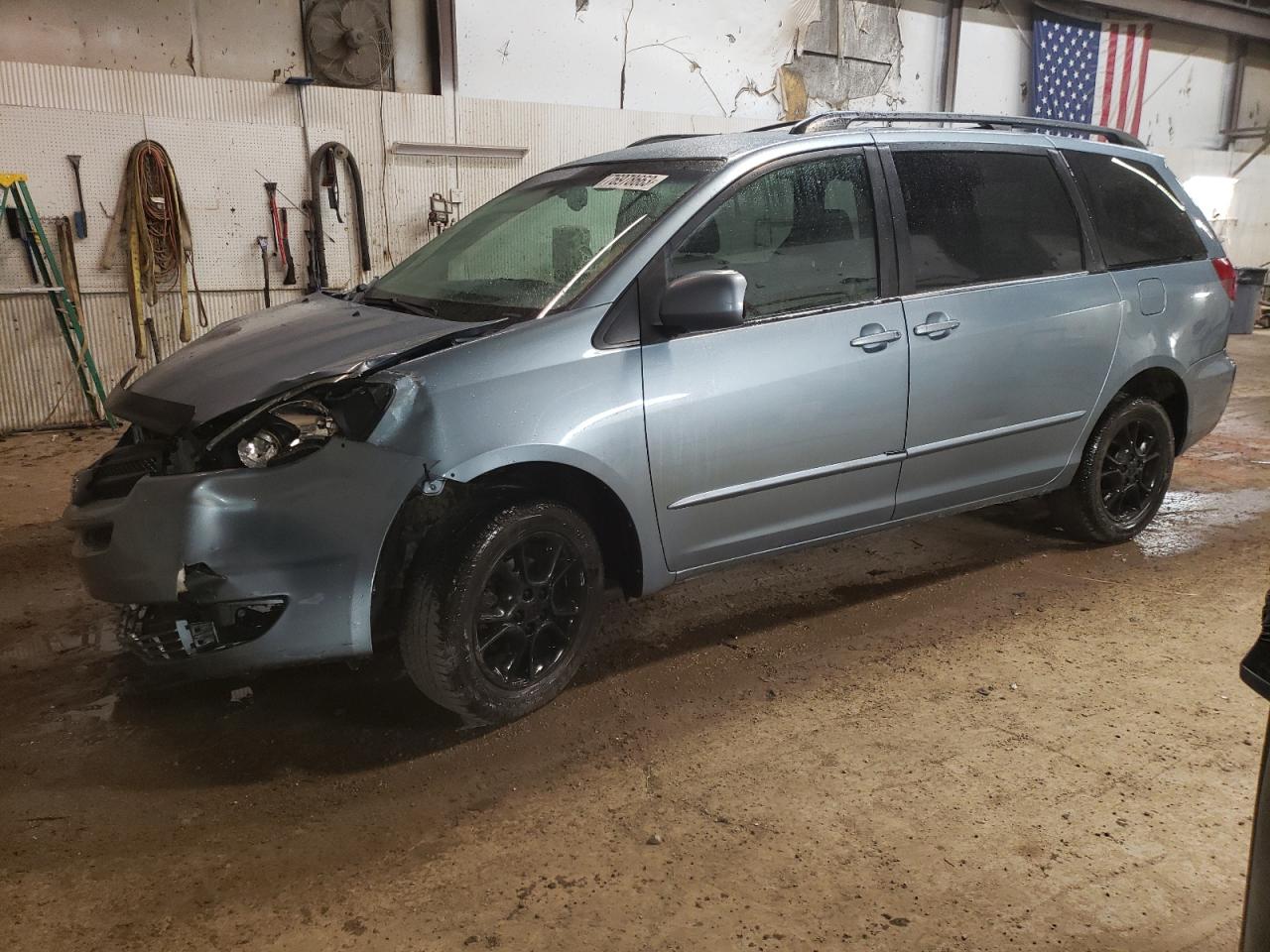 2004 TOYOTA SIENNA