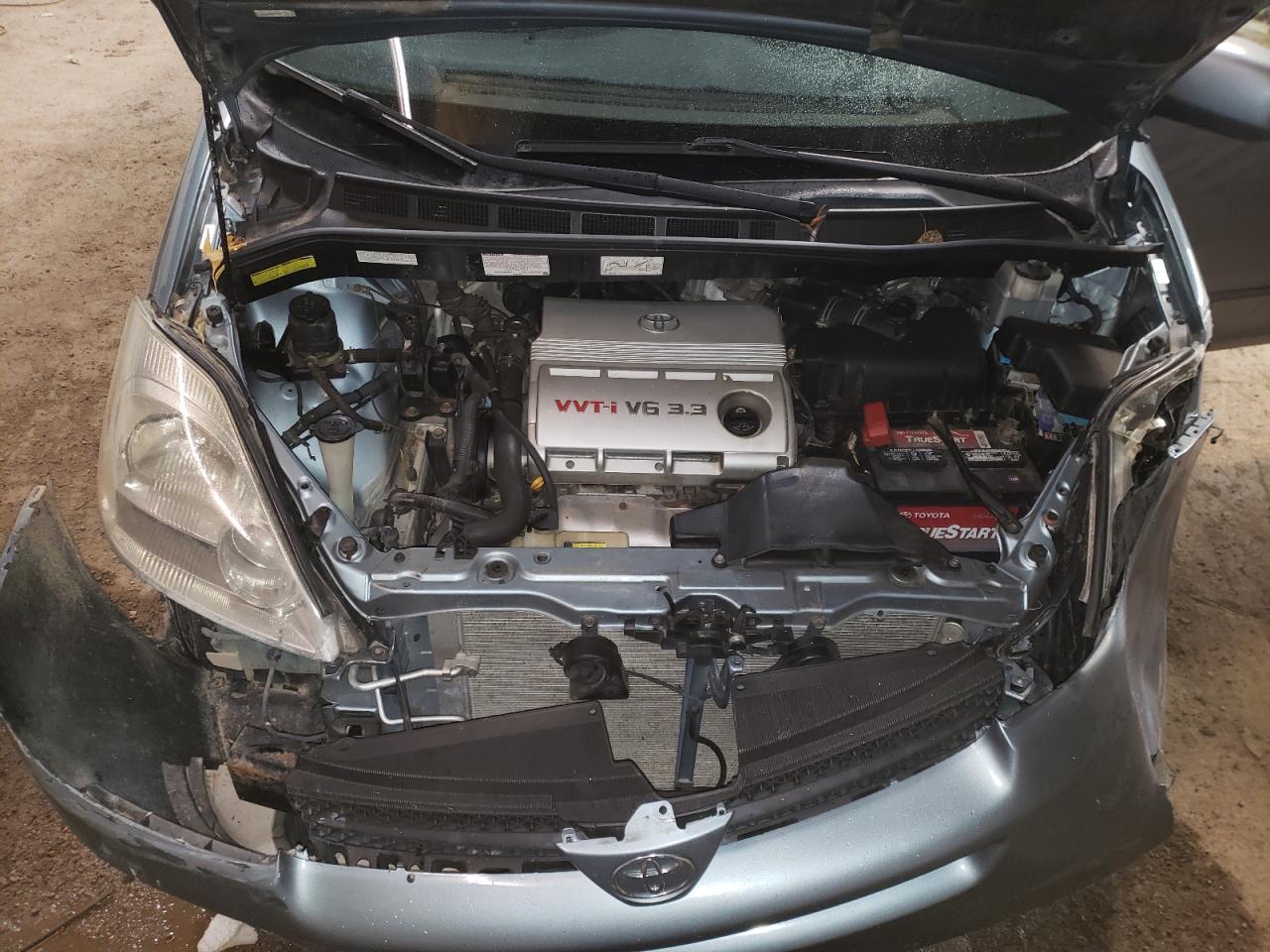 2004 TOYOTA SIENNA XLE photo 12