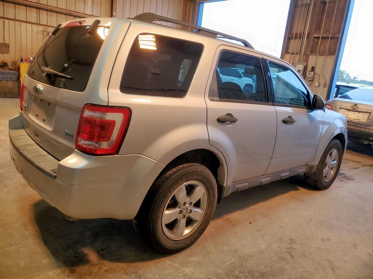 2011 FORD ESCAPE XLT photo 7
