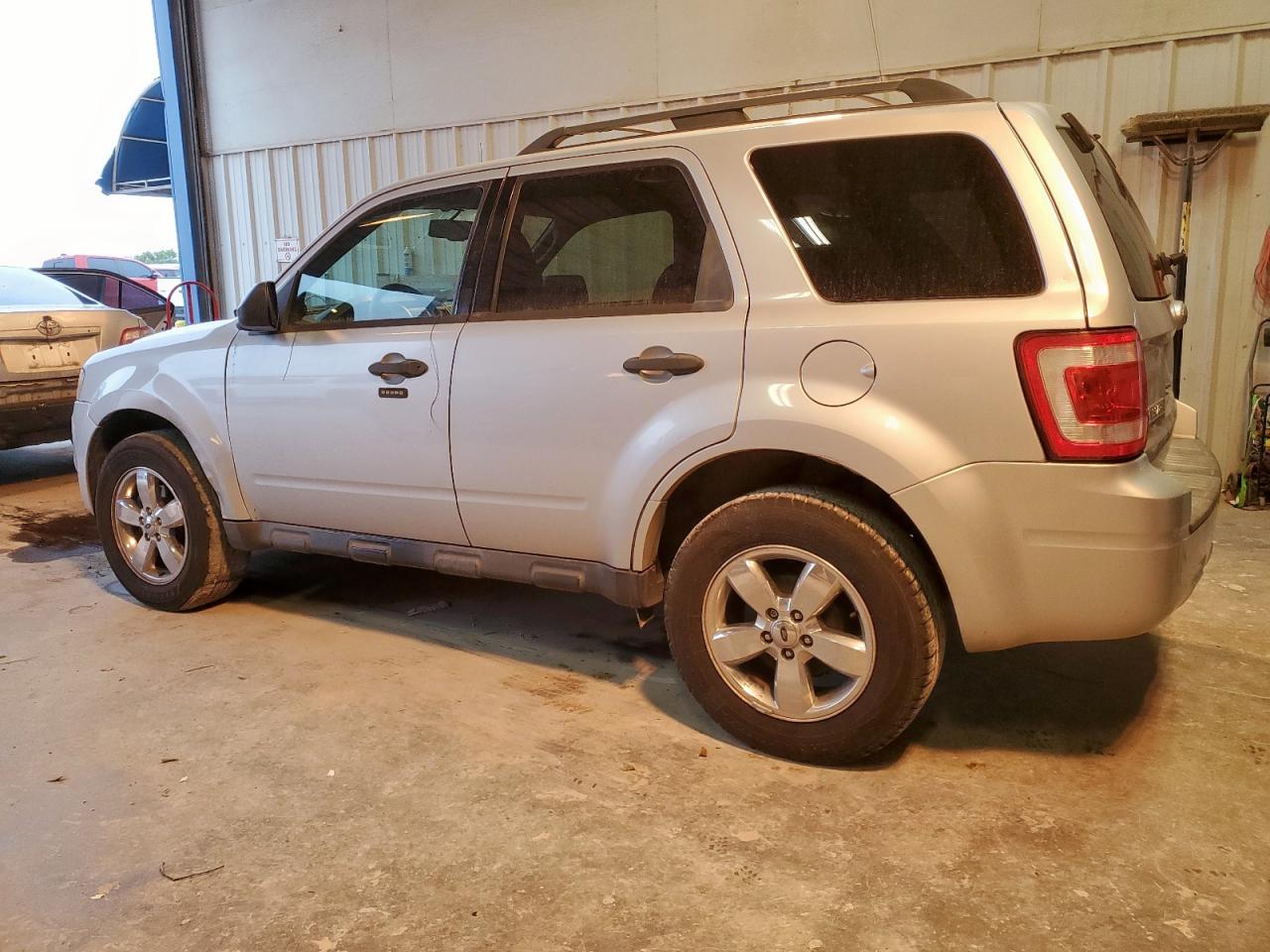 2011 FORD ESCAPE XLT photo 4