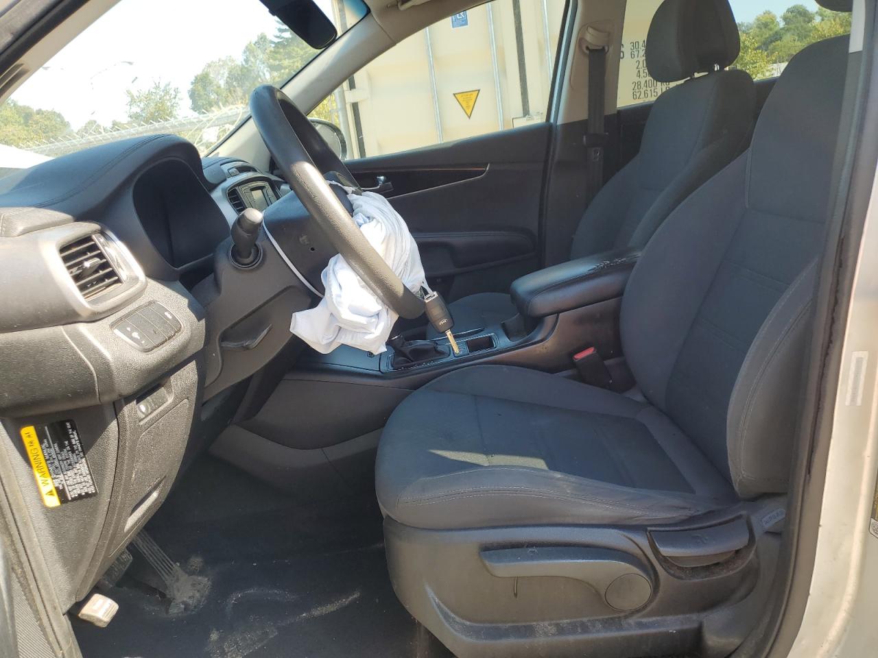 2016 KIA SORENTO LX photo 13