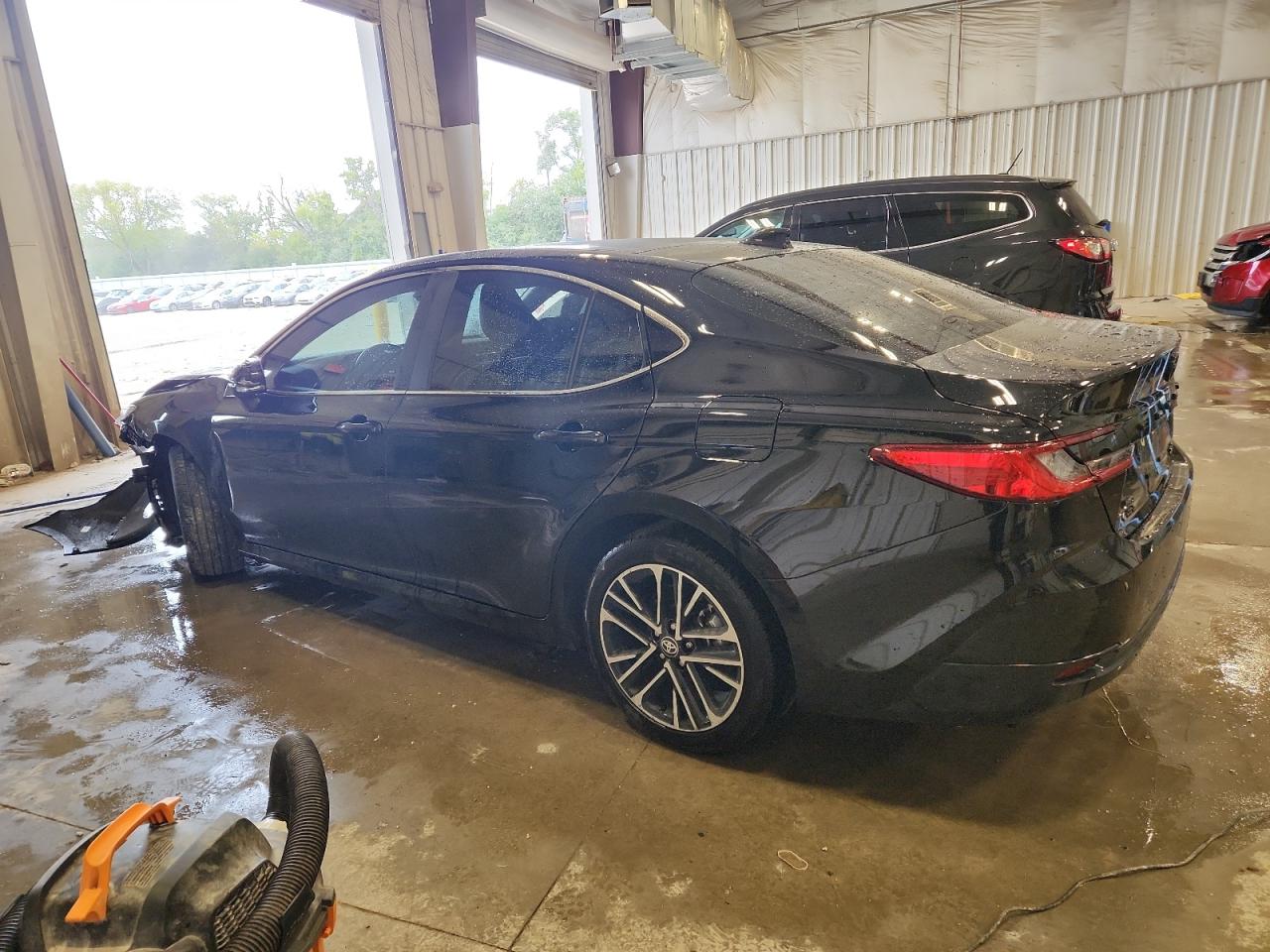 2025 TOYOTA CAMRY XLE photo 2