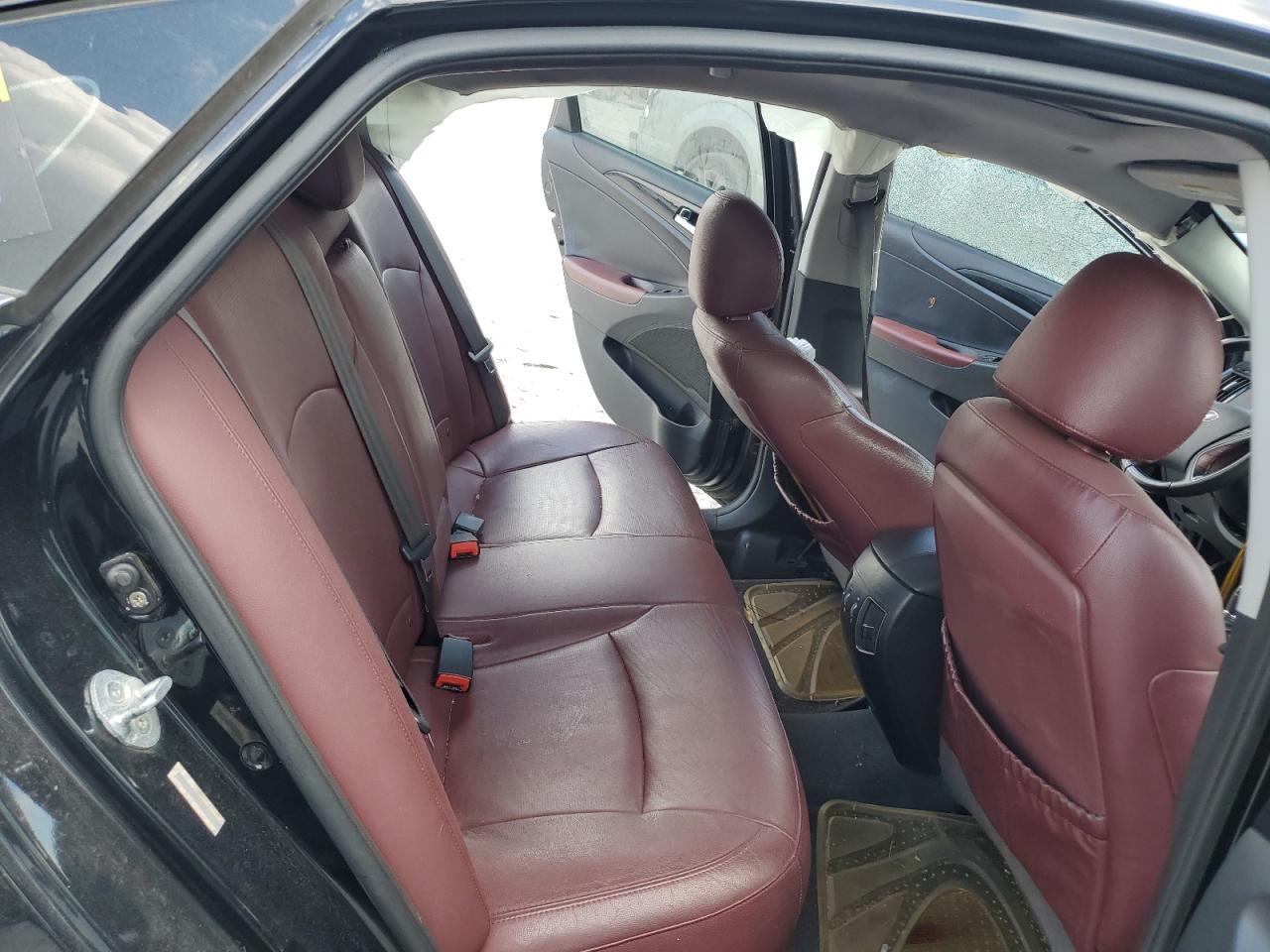 2011 HYUNDAI SONATA SE photo 10