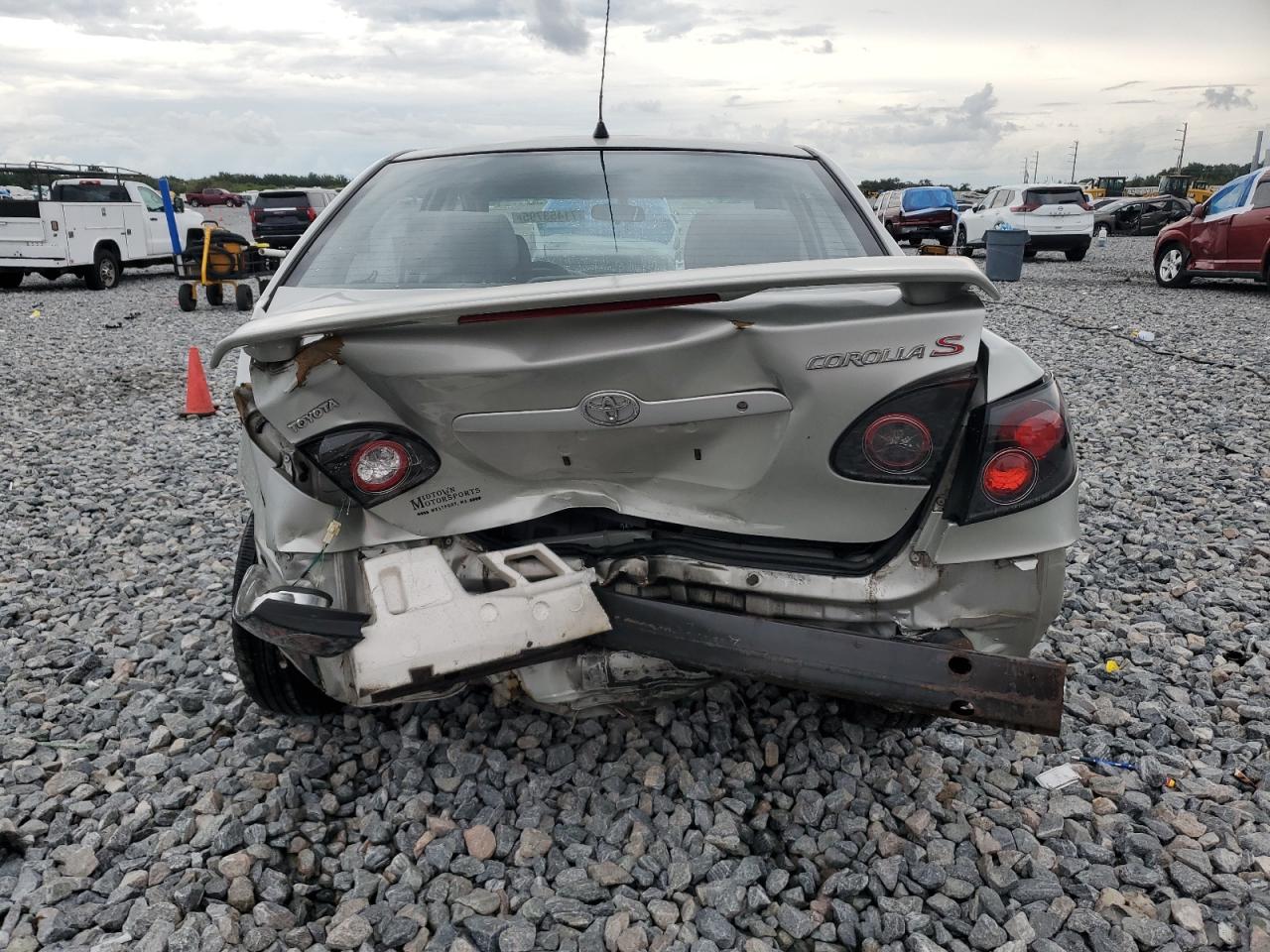 2004 TOYOTA COROLLA S photo 11