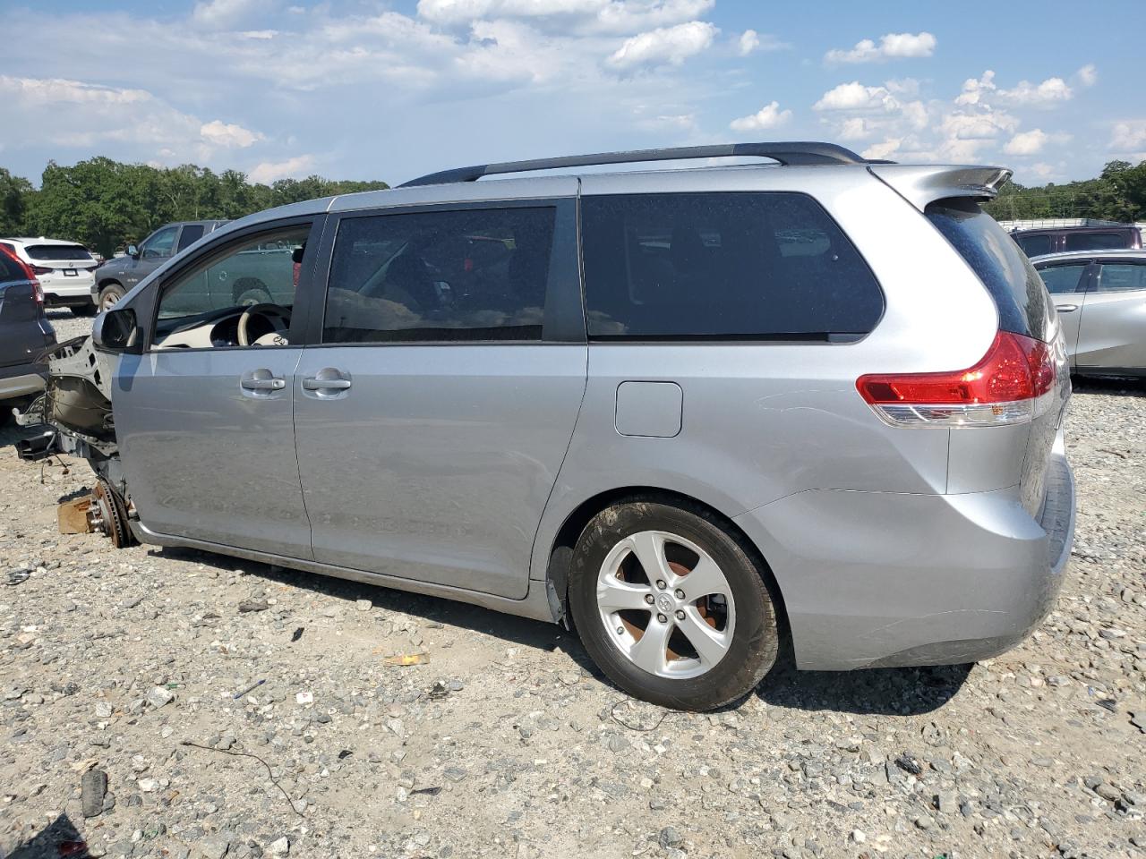 2013 TOYOTA SIENNA LE photo 2