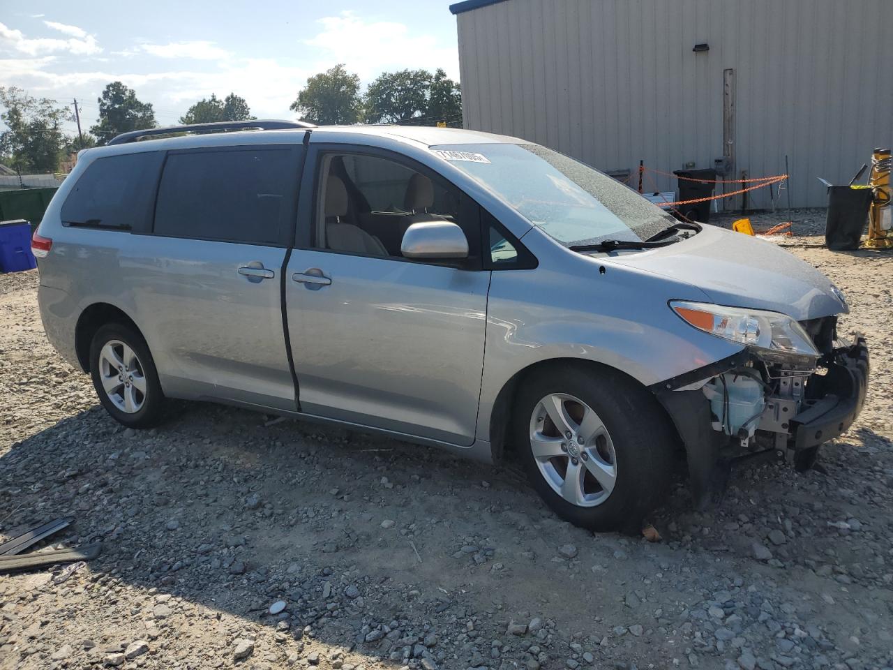 2013 TOYOTA SIENNA LE photo 4