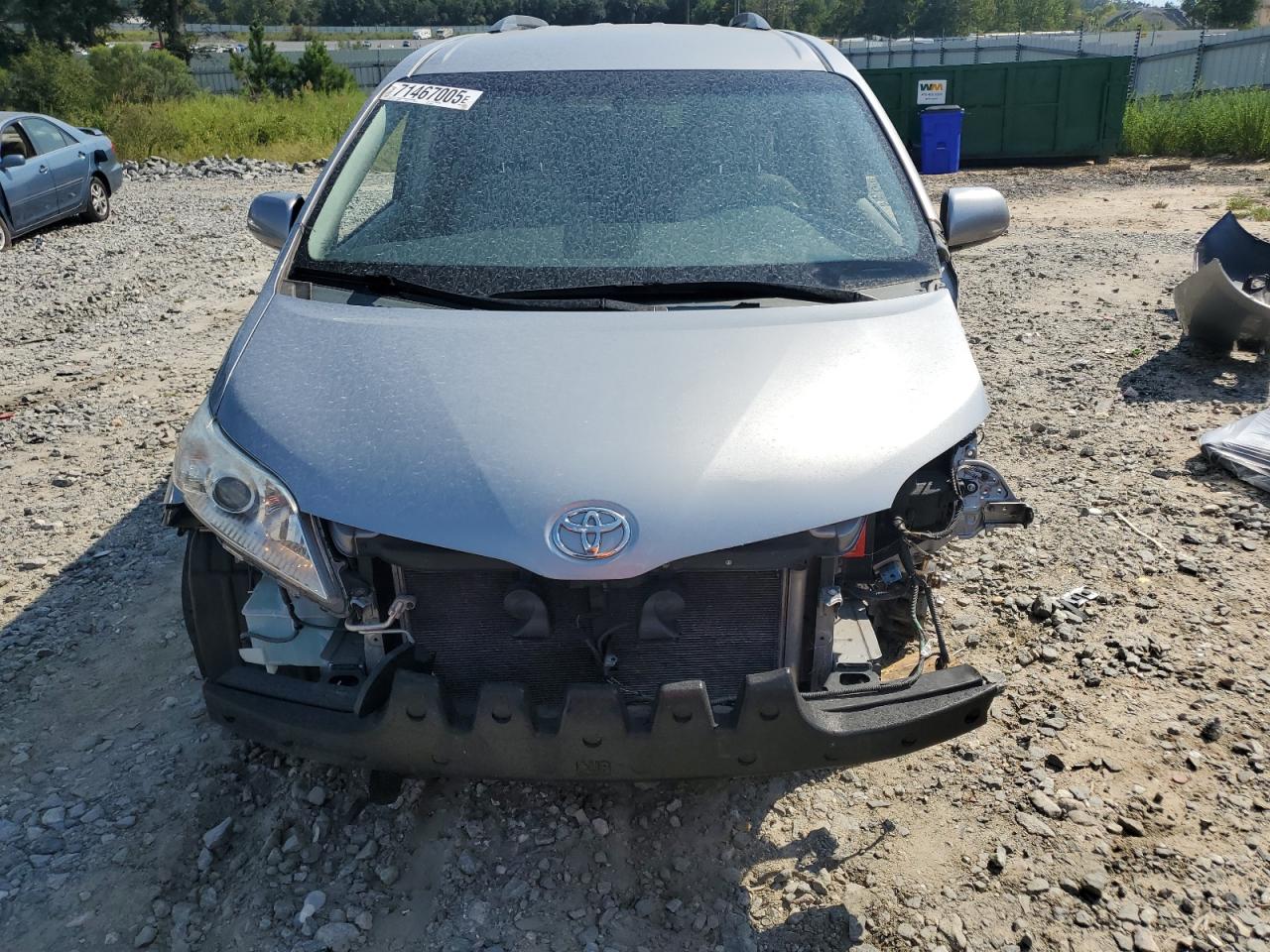 2013 TOYOTA SIENNA LE photo 5