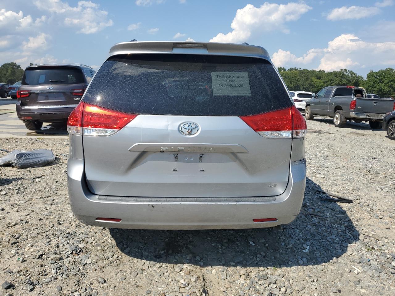 2013 TOYOTA SIENNA LE photo 6