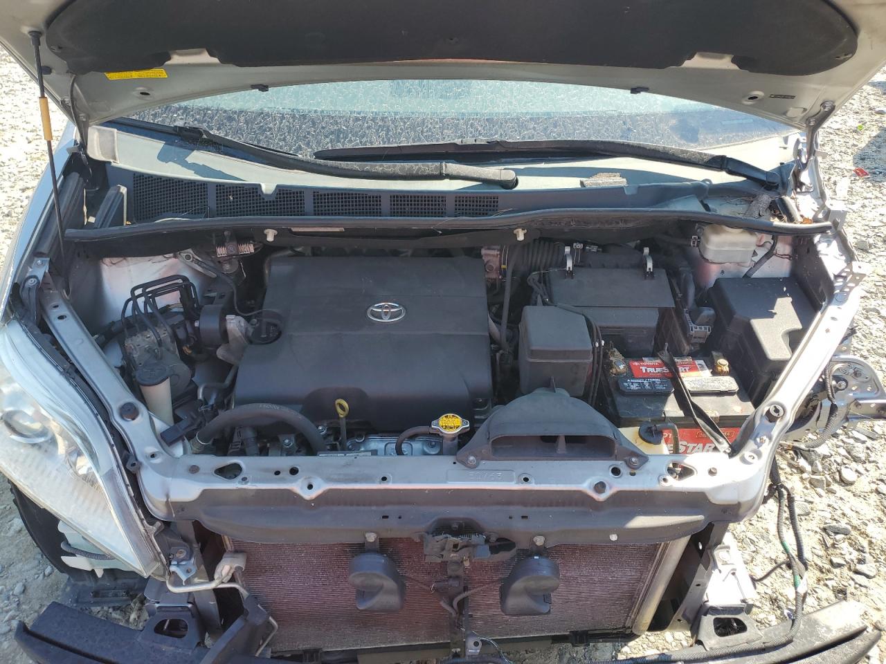 2013 TOYOTA SIENNA LE photo 12