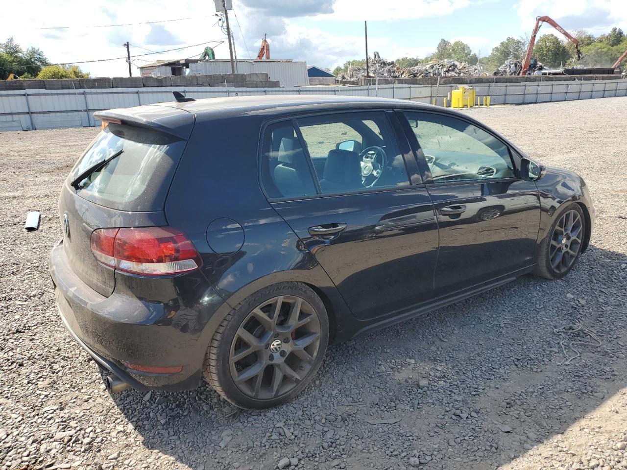 2013 VOLKSWAGEN GTI photo 3