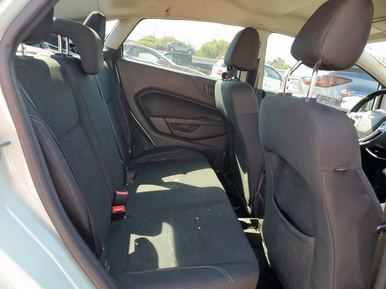 2019 FORD FIESTA SE photo 28