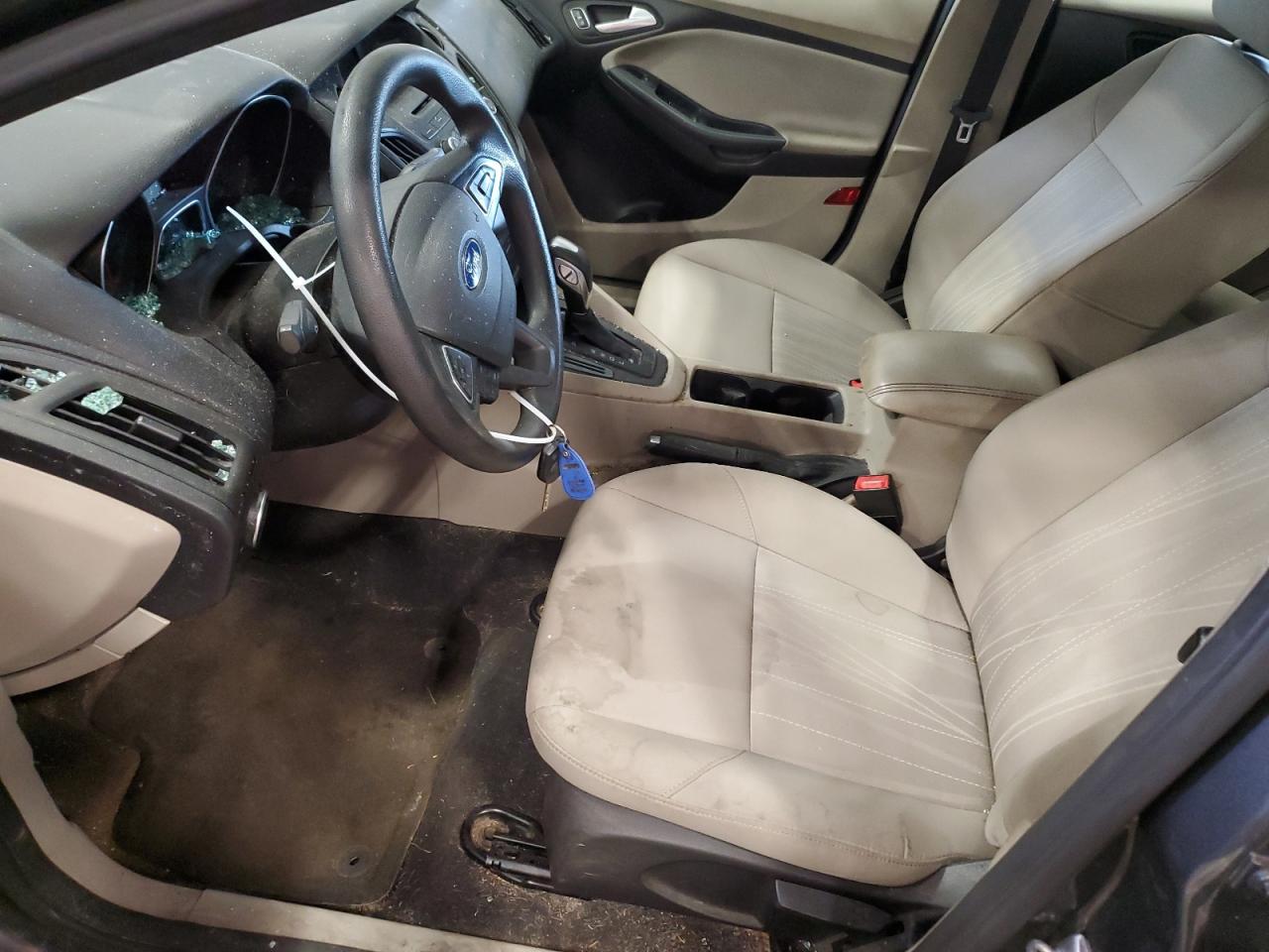 2015 FORD FOCUS SE photo 13