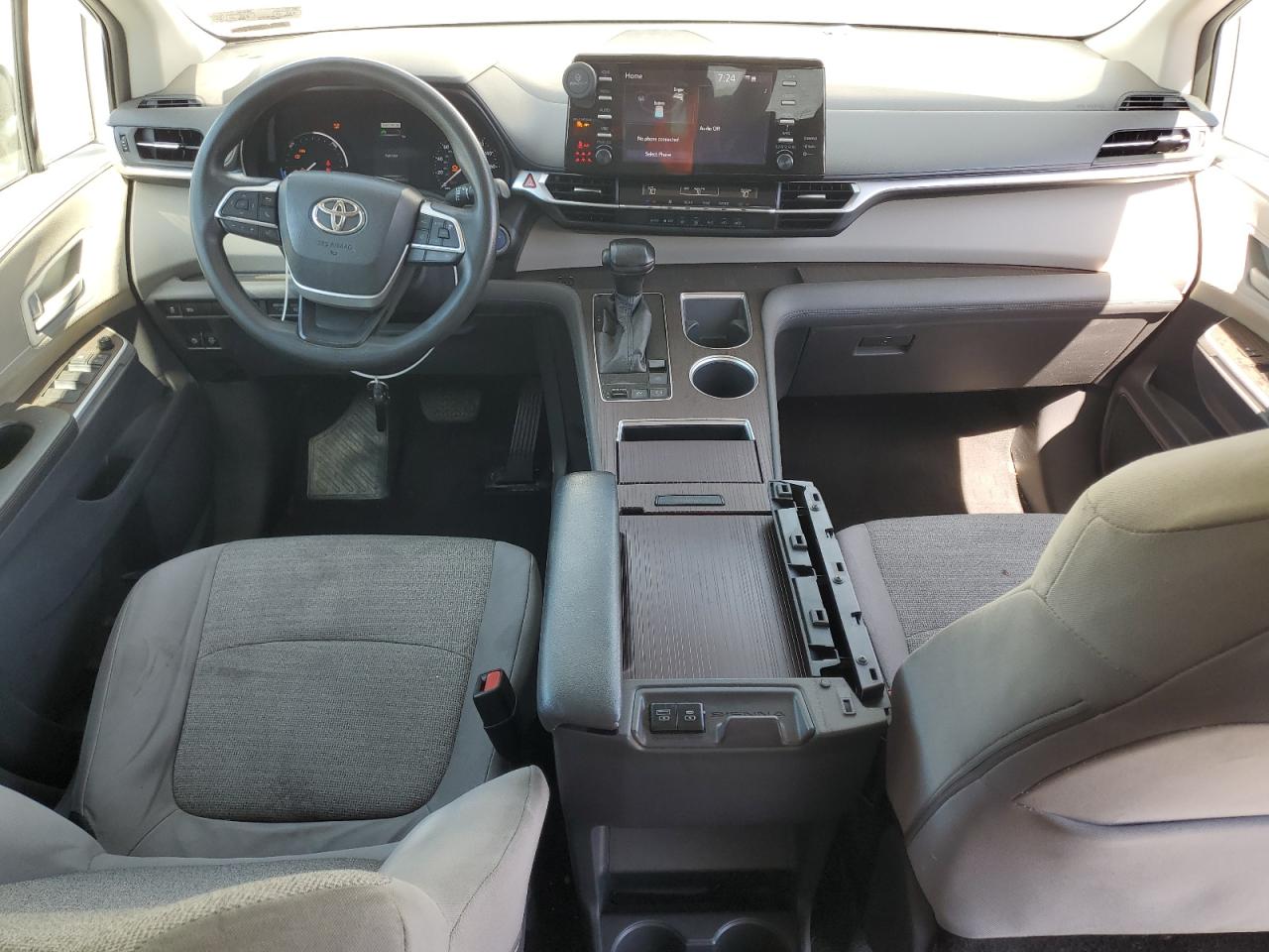2021 TOYOTA SIENNA LE photo 8